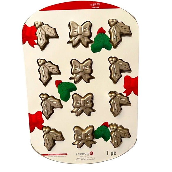 Celebrate It Other - NWT Celebrate It bow and holly leaf baking pan